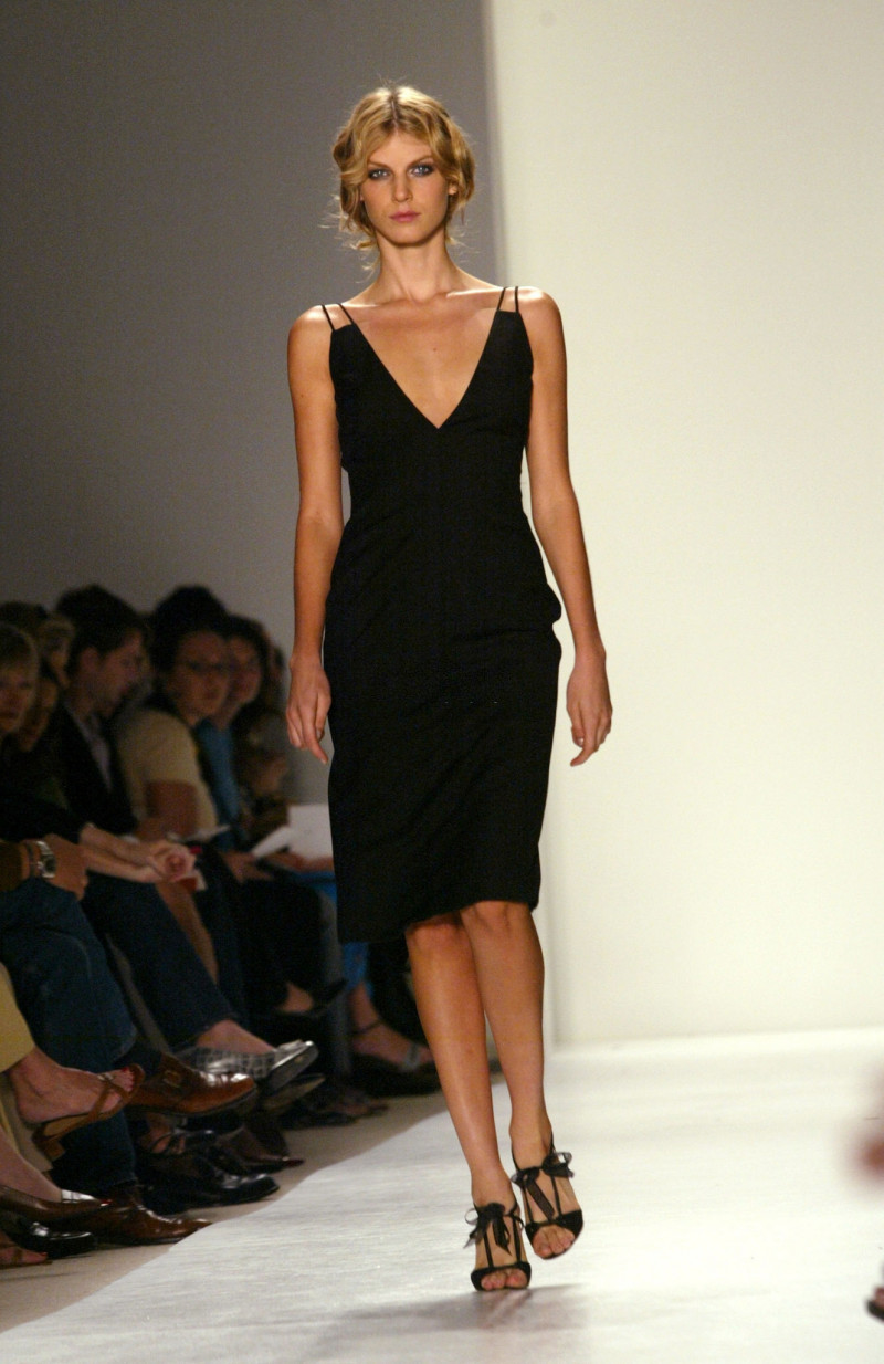 Angela Lindvall featured in  the Carolina Herrera fashion show for Spring/Summer 2004