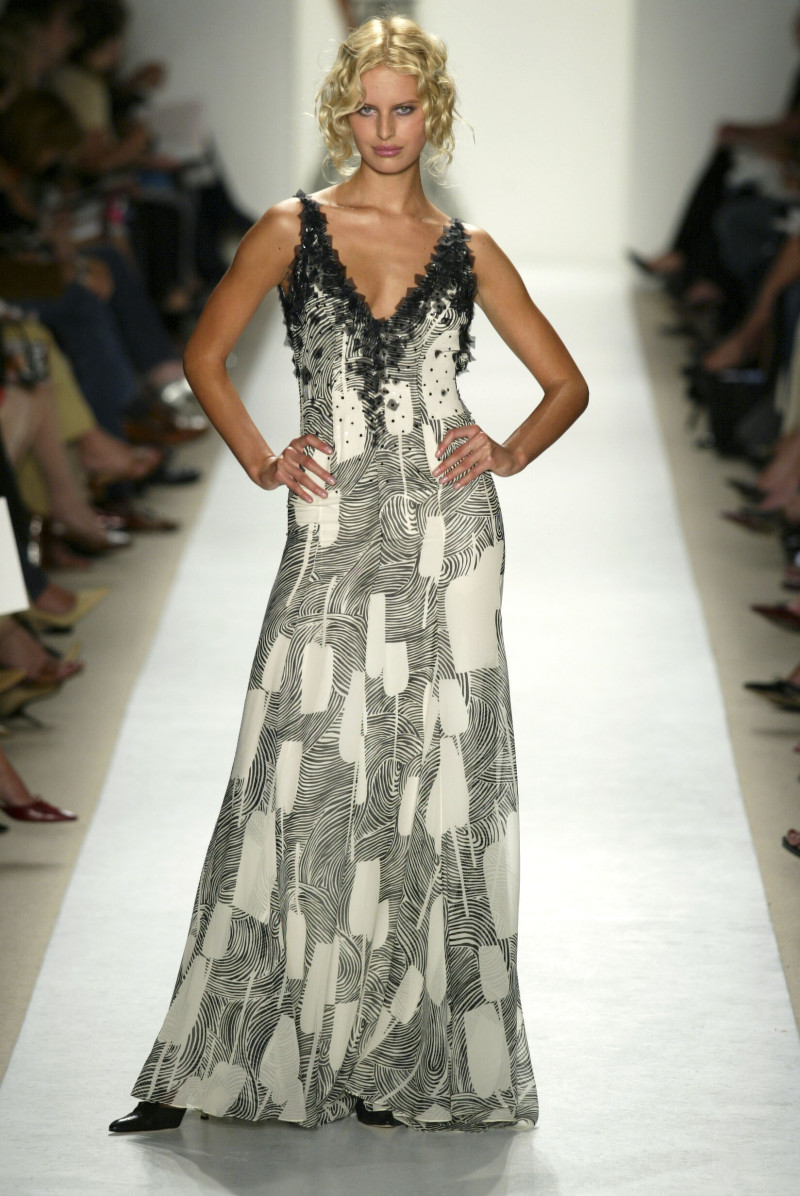 Karolina Kurkova featured in  the Carolina Herrera fashion show for Spring/Summer 2004