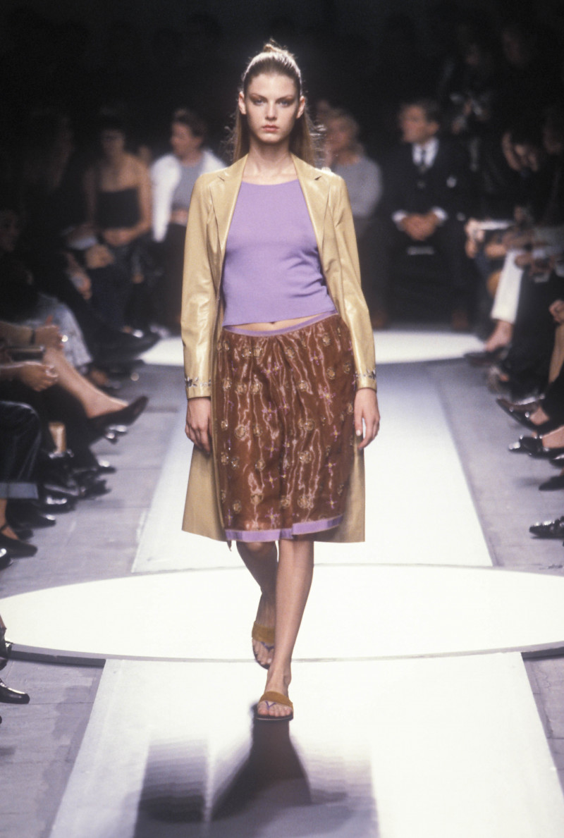 Angela Lindvall featured in  the Alberta Ferretti fashion show for Spring/Summer 2000