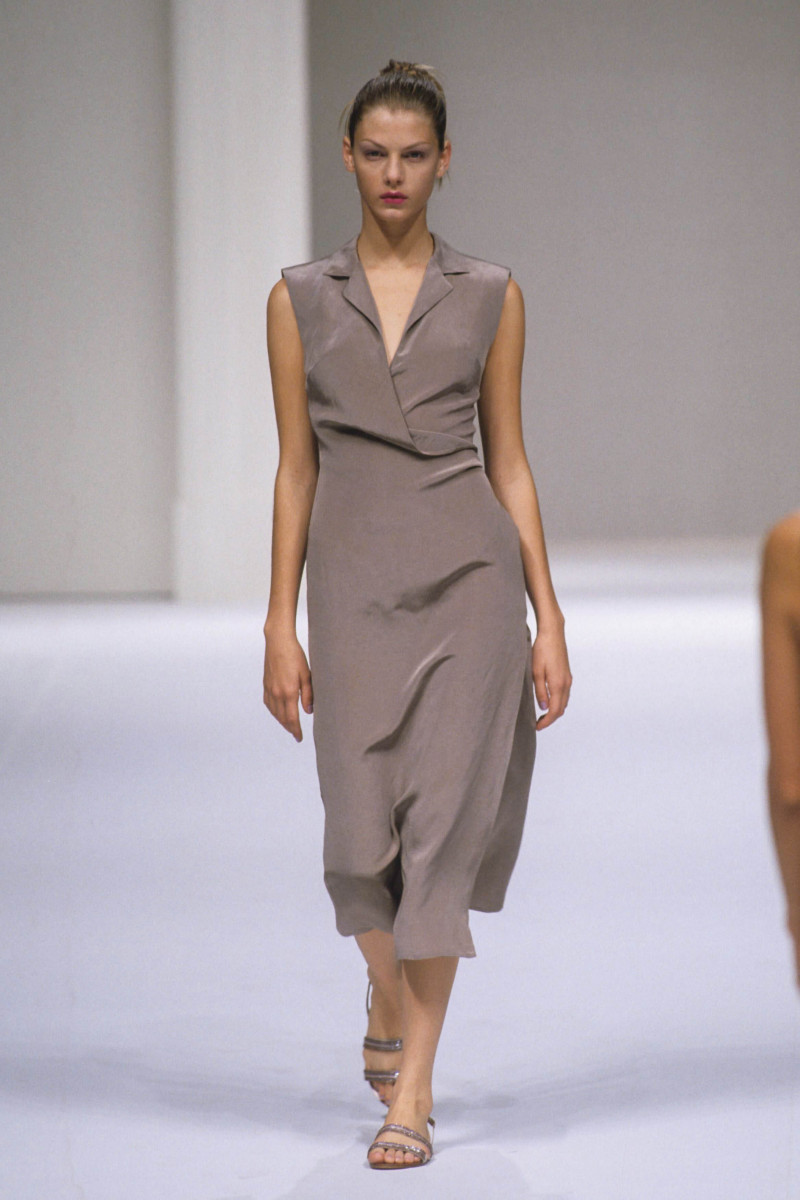 Angela Lindvall featured in  the Max Mara fashion show for Spring/Summer 1998
