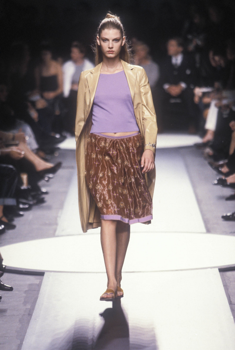 Angela Lindvall featured in  the Alberta Ferretti fashion show for Spring/Summer 2000