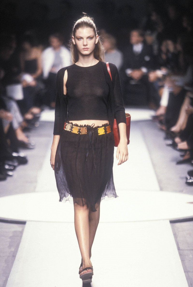 Angela Lindvall featured in  the Alberta Ferretti fashion show for Spring/Summer 2000