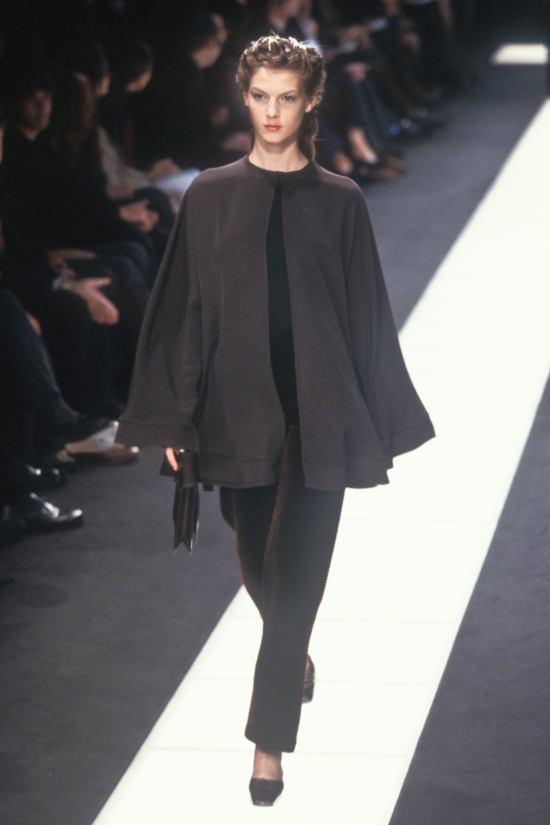 Angela Lindvall featured in  the Giorgio Armani fashion show for Autumn/Winter 1997