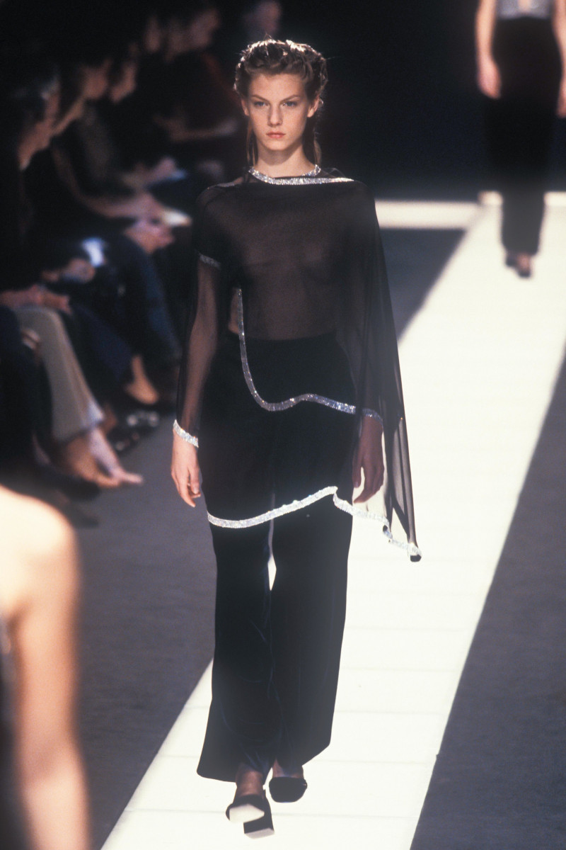Angela Lindvall featured in  the Giorgio Armani fashion show for Autumn/Winter 1997