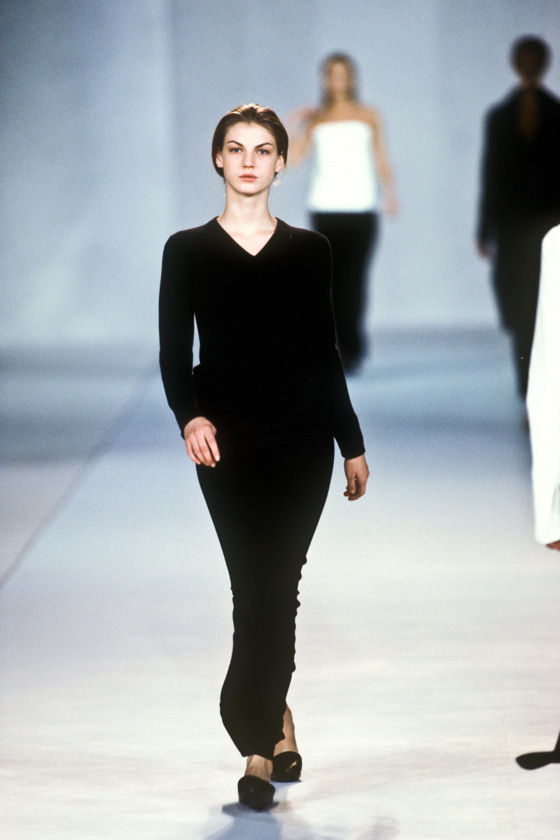 Angela Lindvall featured in  the Louis Vuitton fashion show for Autumn/Winter 1998