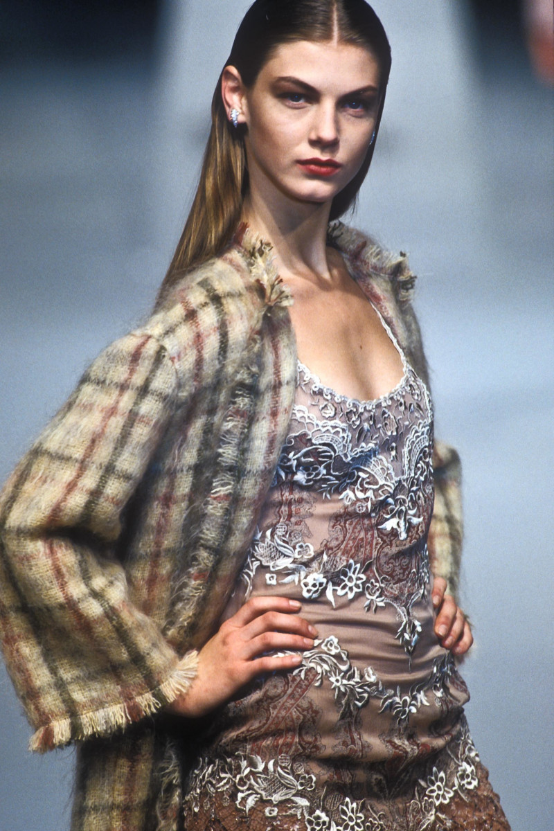 Angela Lindvall featured in  the Valentino fashion show for Autumn/Winter 1998