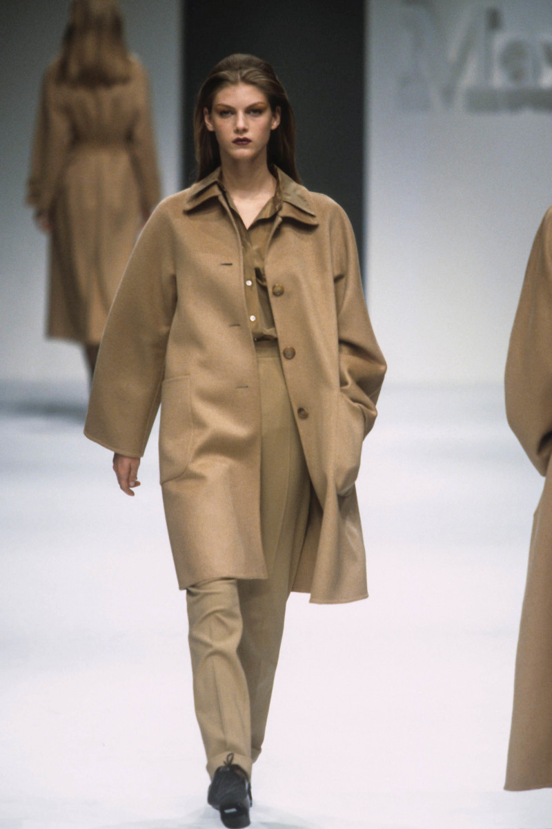 Angela Lindvall featured in  the Max Mara fashion show for Autumn/Winter 1997