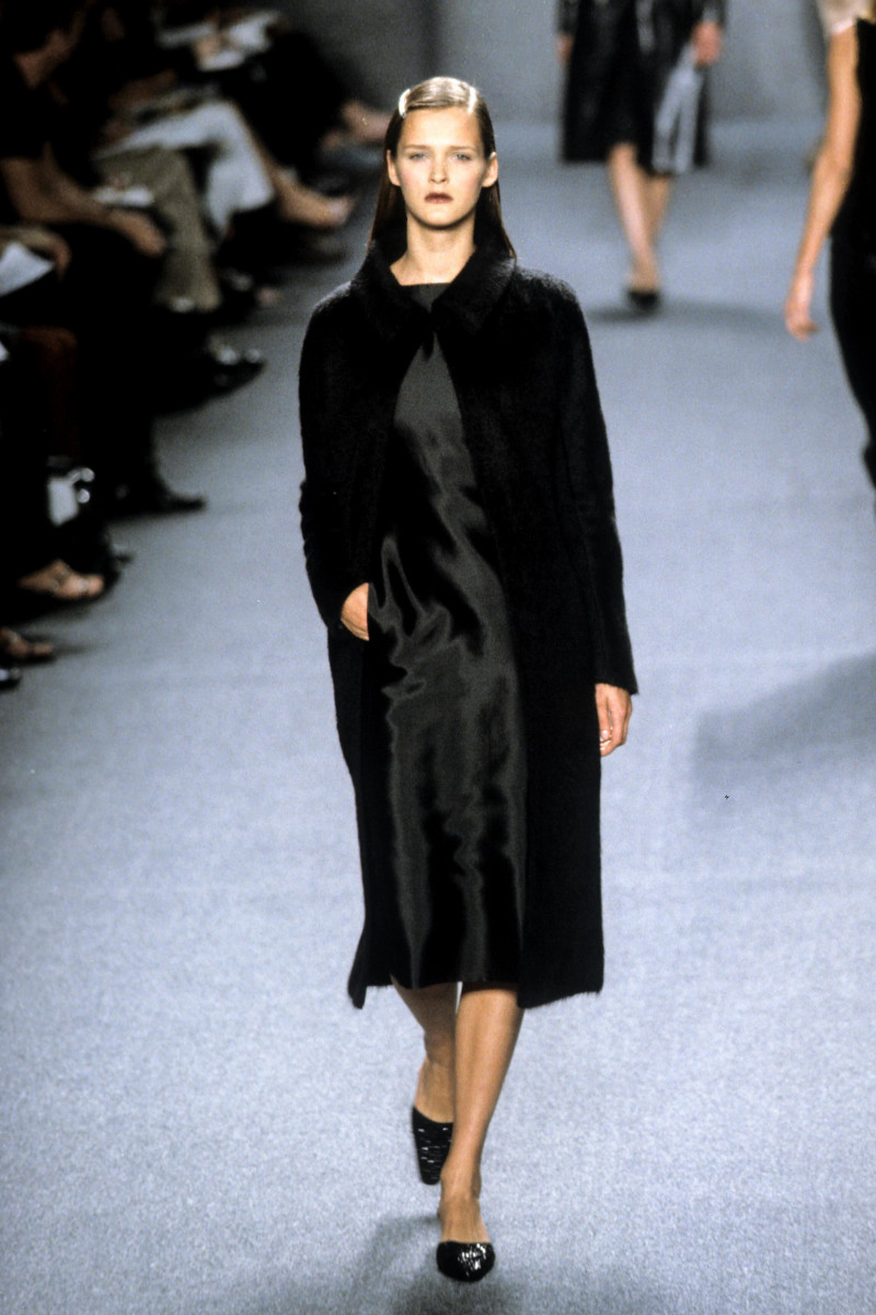 Carmen Kass featured in  the Halston fashion show for Autumn/Winter 1998