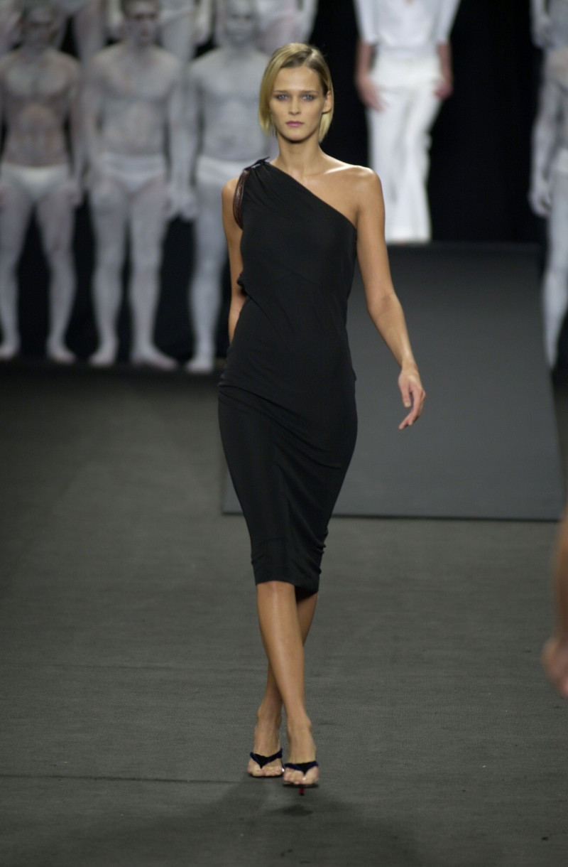 Carmen Kass featured in  the John Bartlett fashion show for Spring/Summer 2001