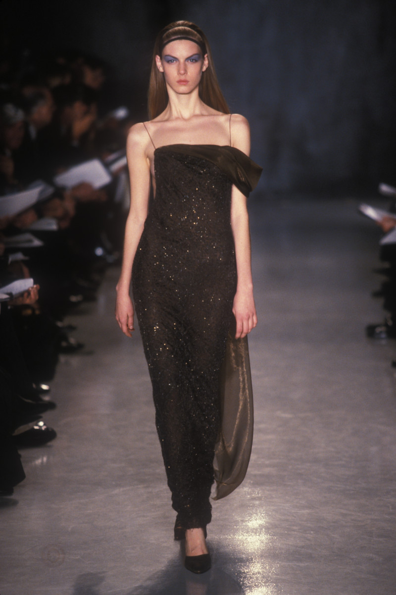 Angela Lindvall featured in  the Donna Karan New York fashion show for Autumn/Winter 1997