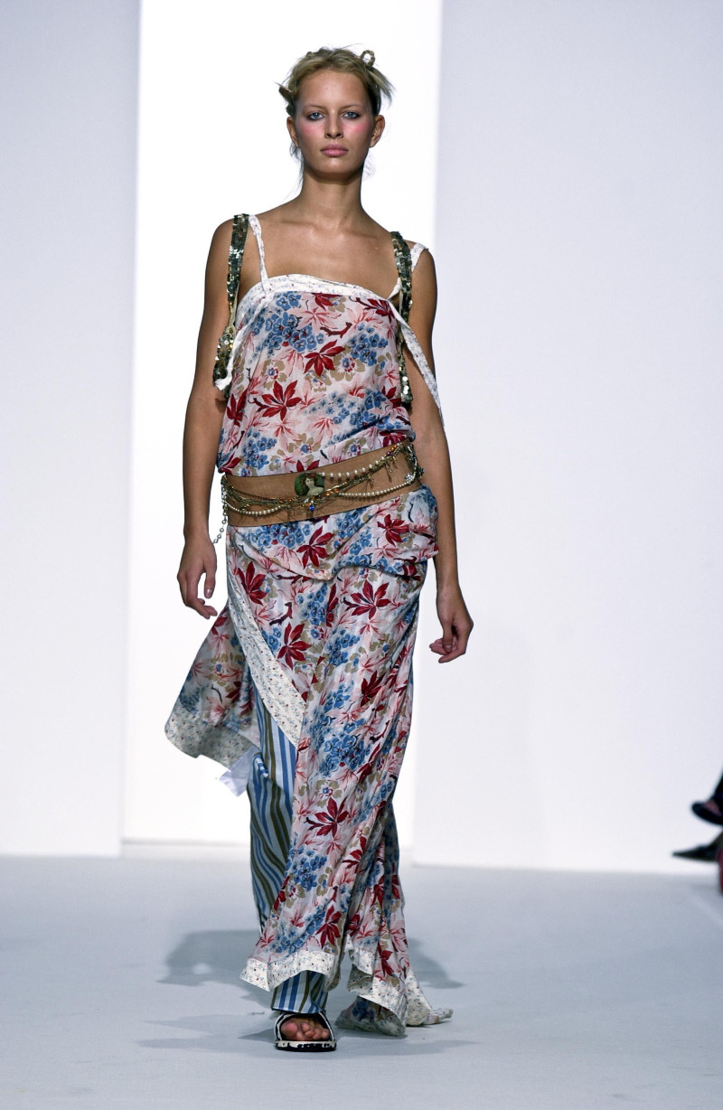 Karolina Kurkova featured in  the Marni fashion show for Spring/Summer 2002