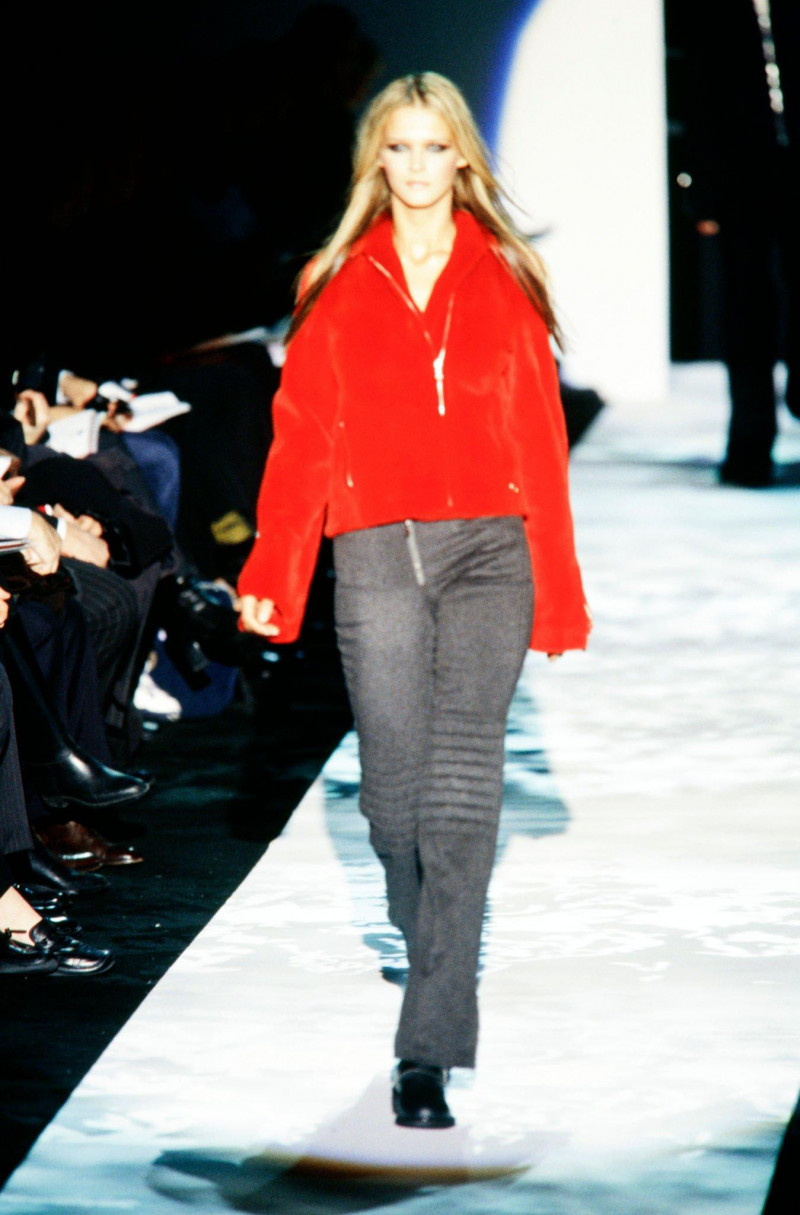 Carmen Kass featured in  the Tommy Hilfiger fashion show for Autumn/Winter 1999