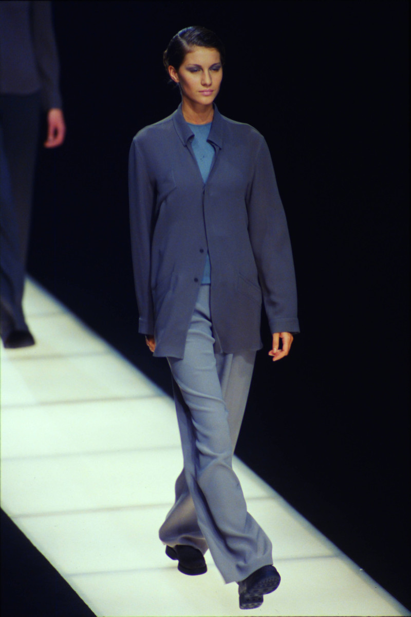 Gisele Bundchen featured in  the Giorgio Armani fashion show for Autumn/Winter 1998