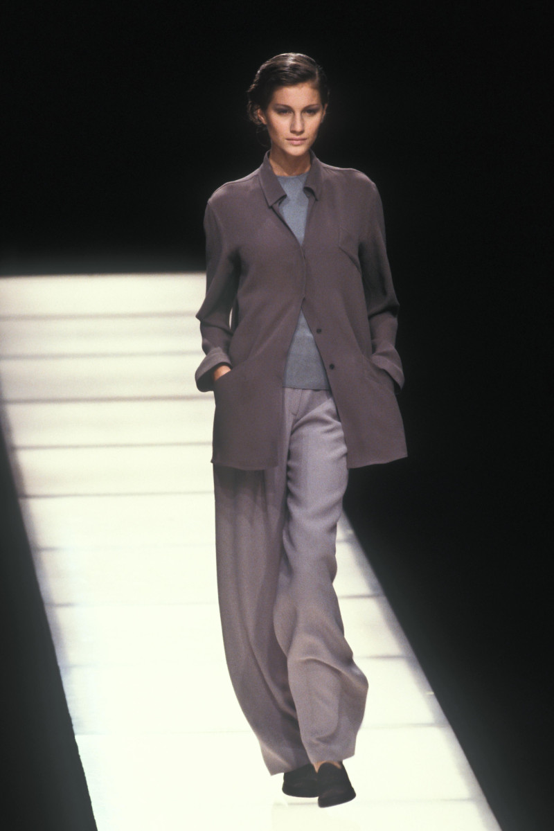 Gisele Bundchen featured in  the Giorgio Armani fashion show for Autumn/Winter 1998