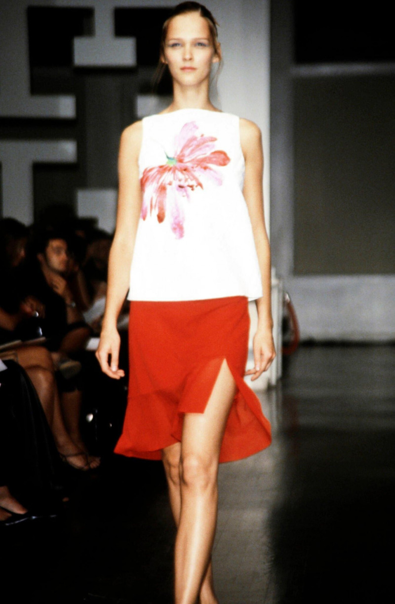 Carmen Kass featured in  the Vivienne Tam fashion show for Spring/Summer 1999