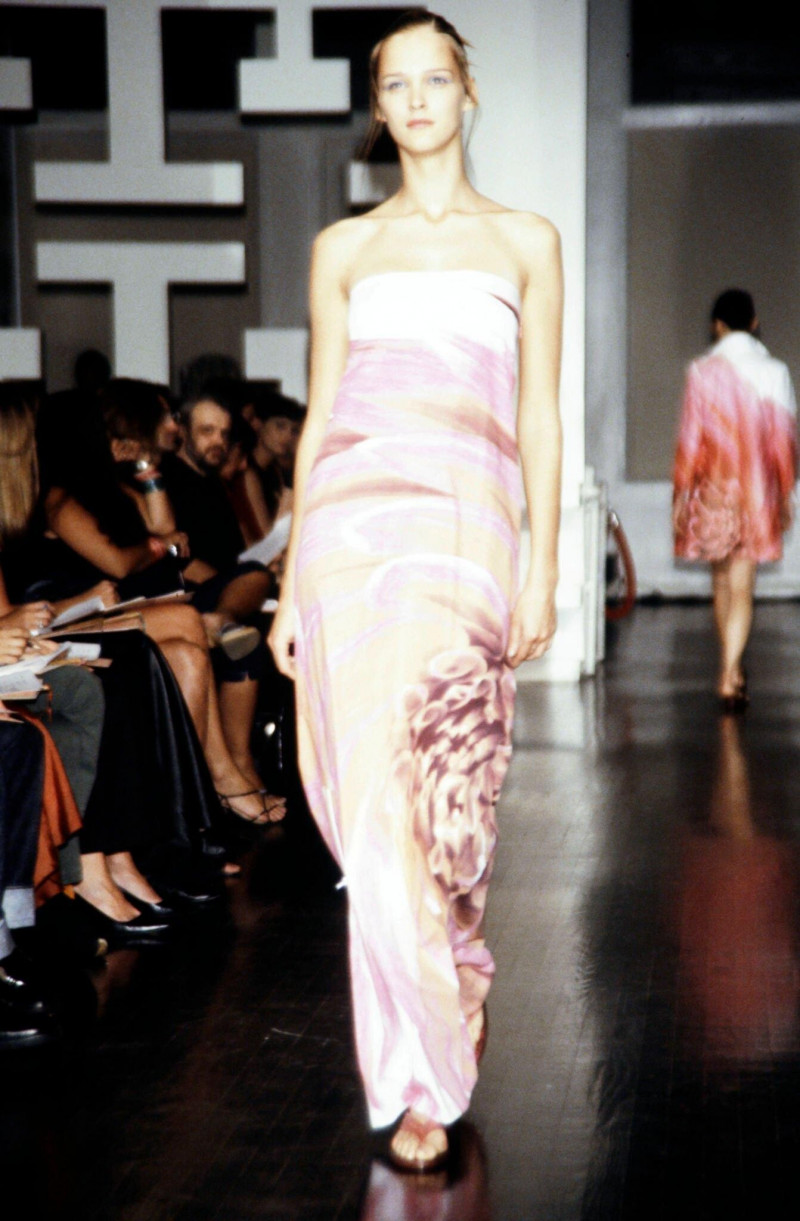 Carmen Kass featured in  the Vivienne Tam fashion show for Spring/Summer 1999