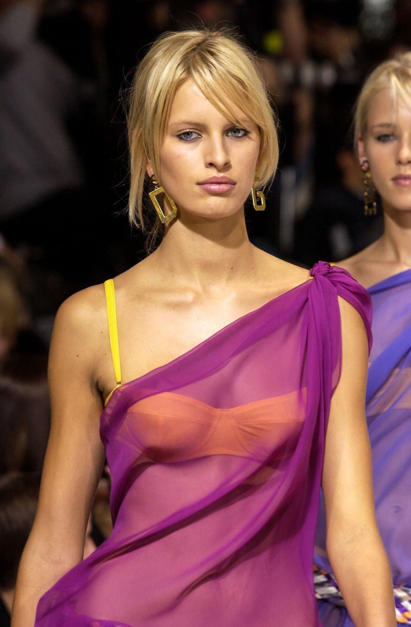 Karolina Kurkova featured in  the Dolce & Gabbana fashion show for Spring/Summer 2002