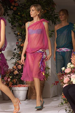 Dolce & Gabbana fashion show for Spring/Summer 2002