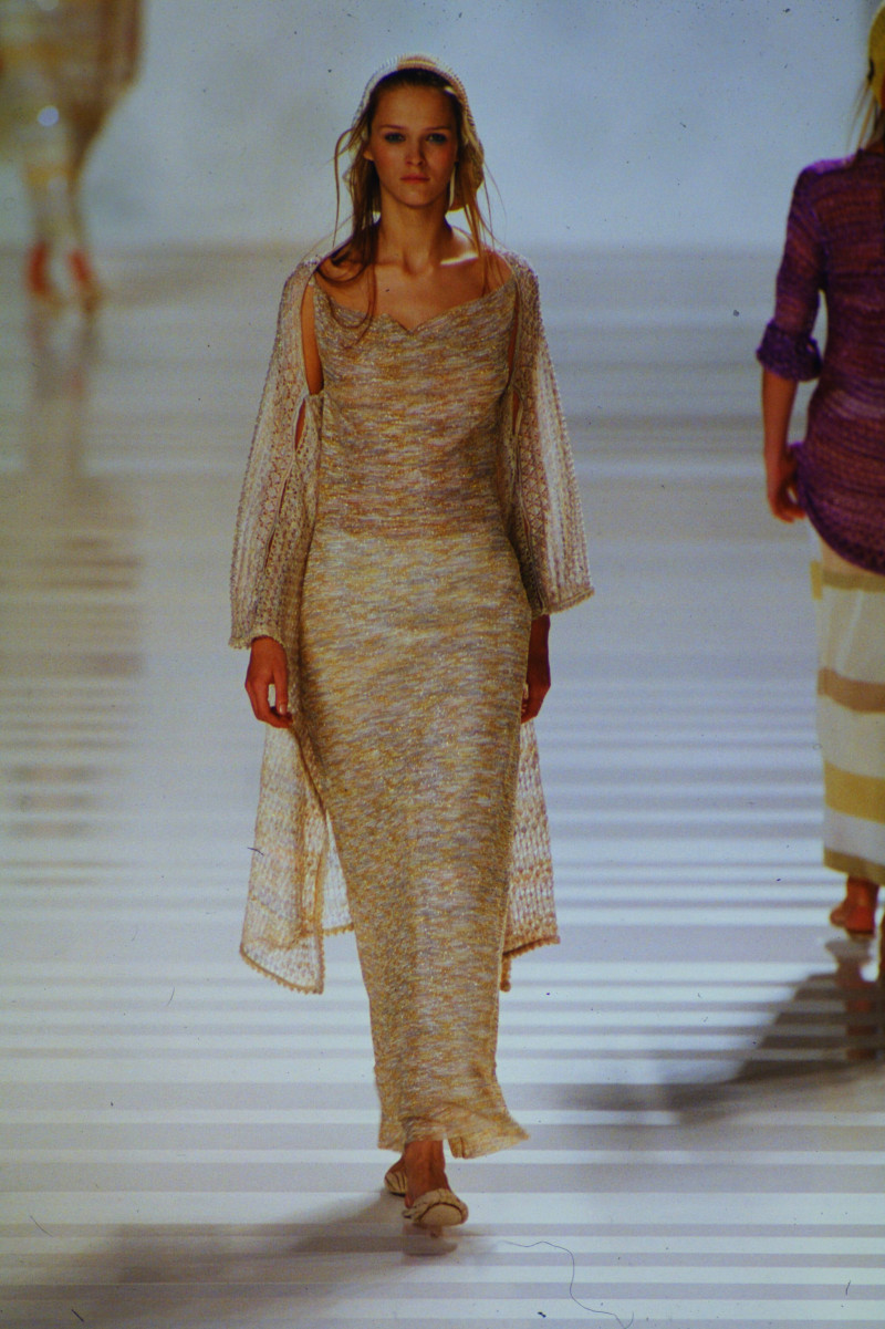 Carmen Kass featured in  the Missoni fashion show for Spring/Summer 1999