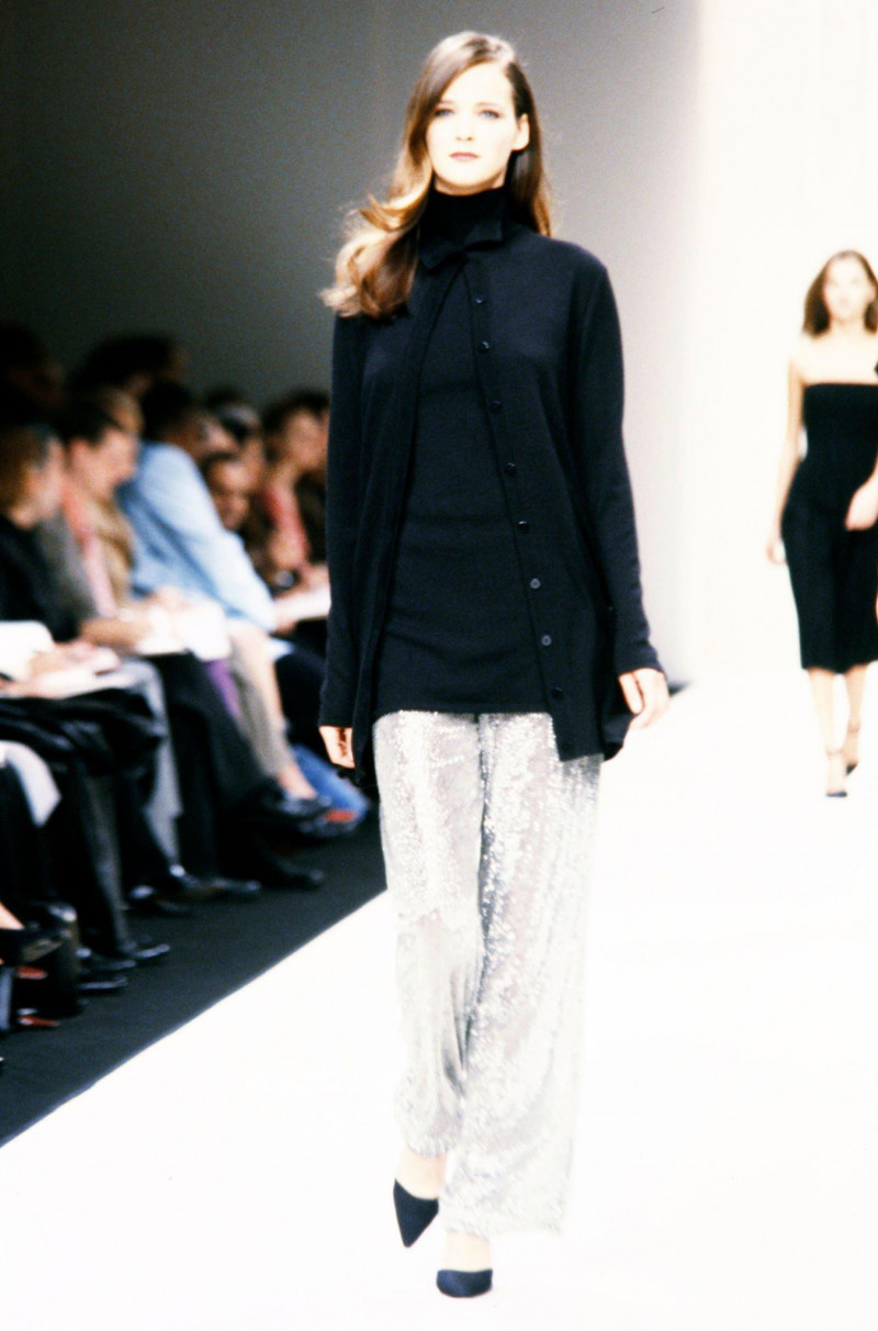 Carmen Kass featured in  the Bill Blass fashion show for Autumn/Winter 1998