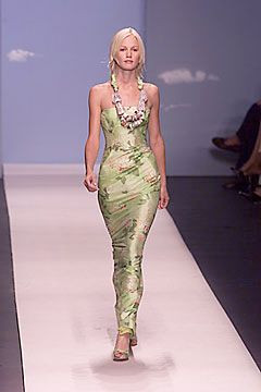 Oscar de la Renta fashion show for Spring/Summer 2000