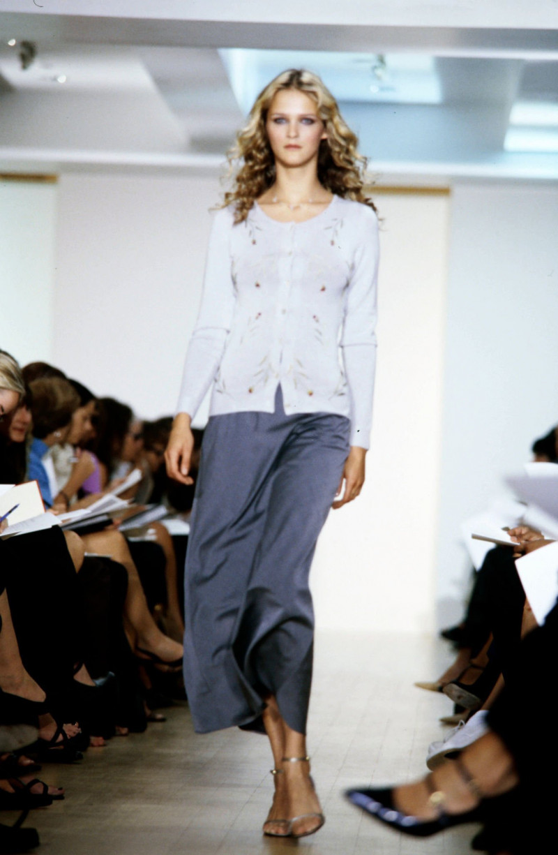 Carmen Kass featured in  the Nicole Miller fashion show for Spring/Summer 1999