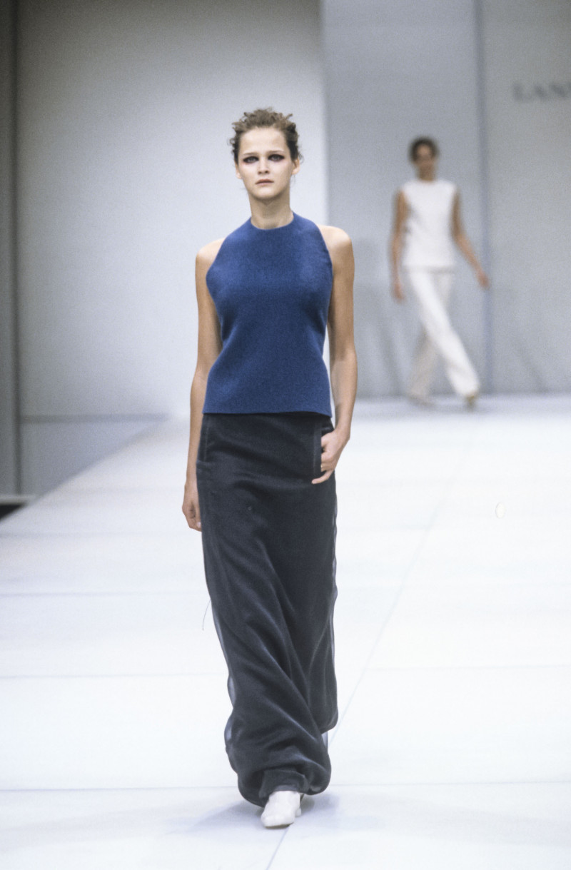 Carmen Kass featured in  the Lanvin fashion show for Autumn/Winter 1998