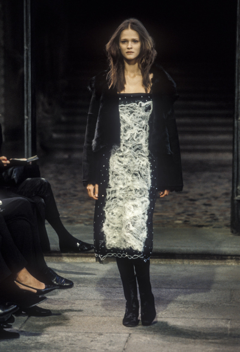 Carmen Kass featured in  the Marni fashion show for Autumn/Winter 1998