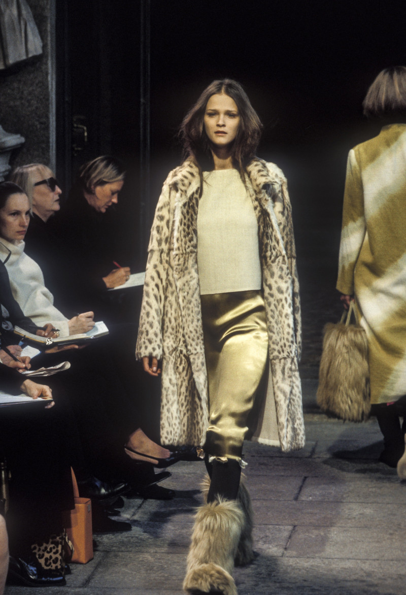 Carmen Kass featured in  the Marni fashion show for Autumn/Winter 1998