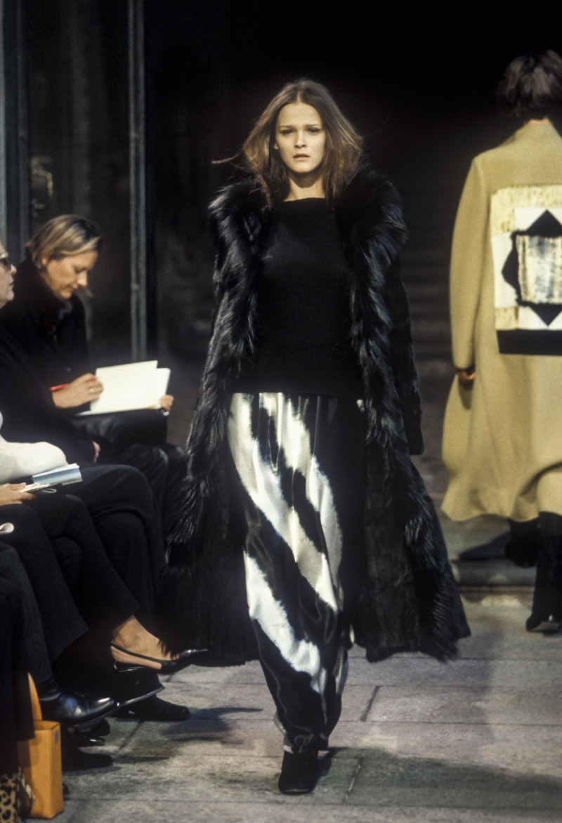 Carmen Kass featured in  the Marni fashion show for Autumn/Winter 1998