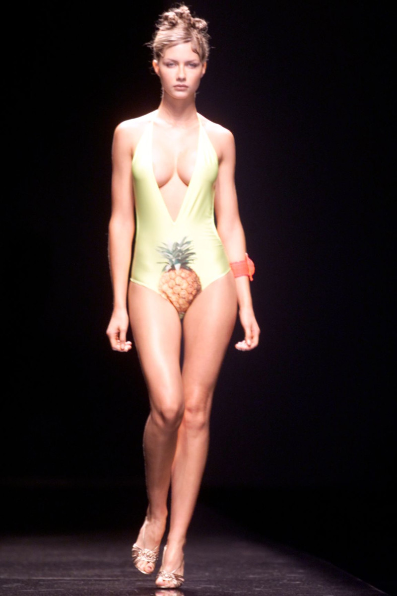 Chloe fashion show for Spring/Summer 2001
