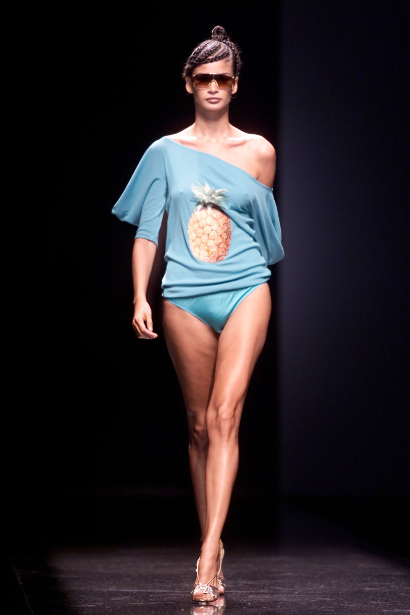 Chloe fashion show for Spring/Summer 2001