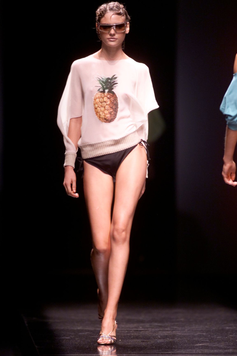 Chloe fashion show for Spring/Summer 2001
