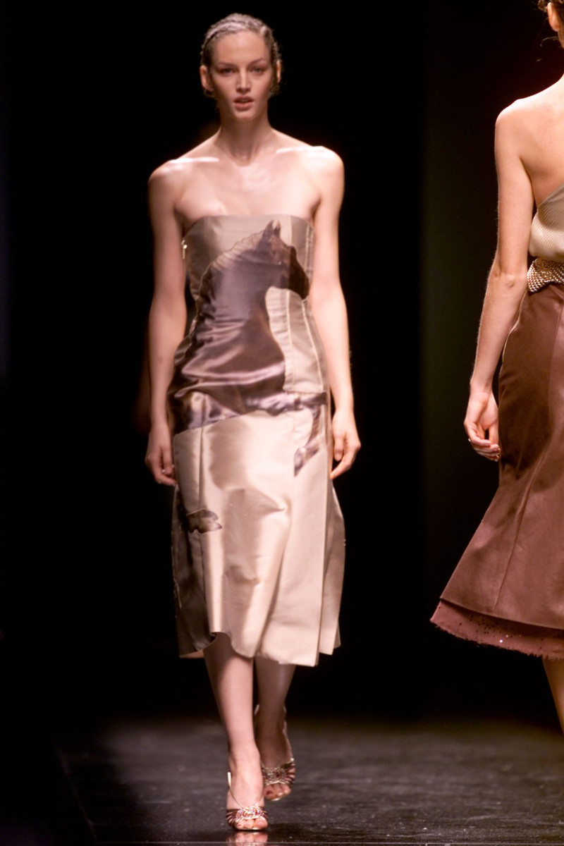 Chloe fashion show for Spring/Summer 2001