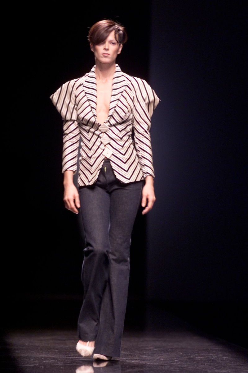 Chloe fashion show for Spring/Summer 2001