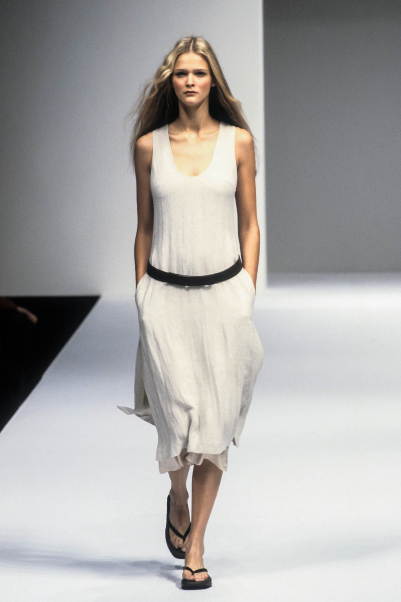 Carmen Kass featured in  the Max Mara fashion show for Spring/Summer 1999