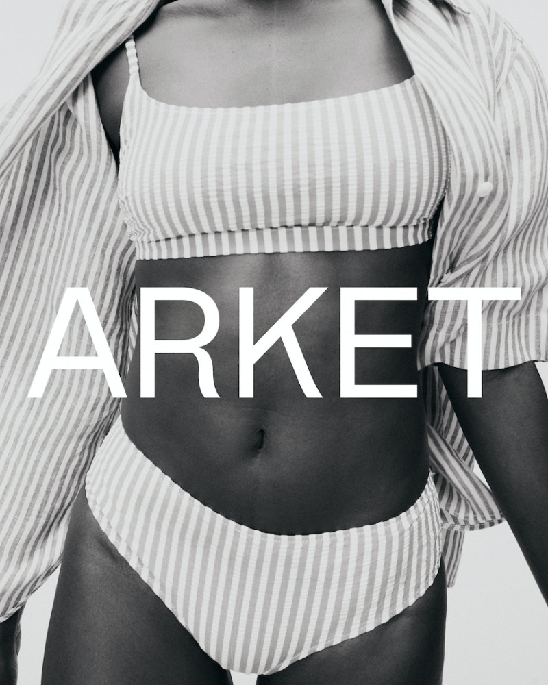 Arket advertisement for Spring/Summer 2023