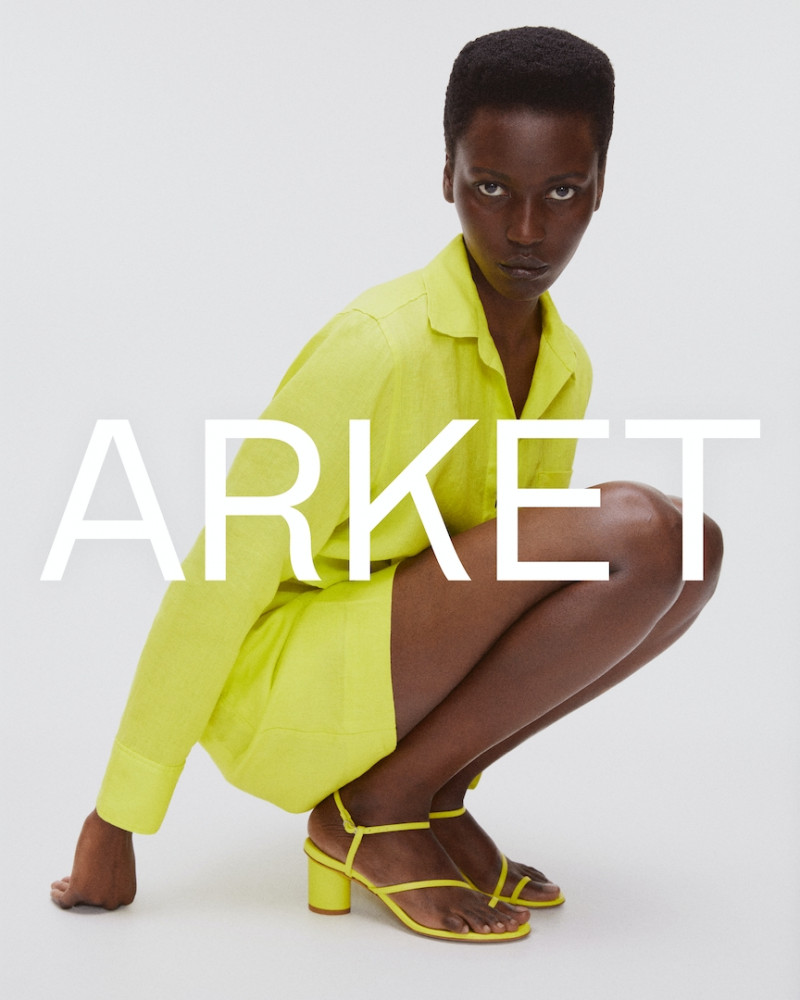 Arket advertisement for Spring/Summer 2023