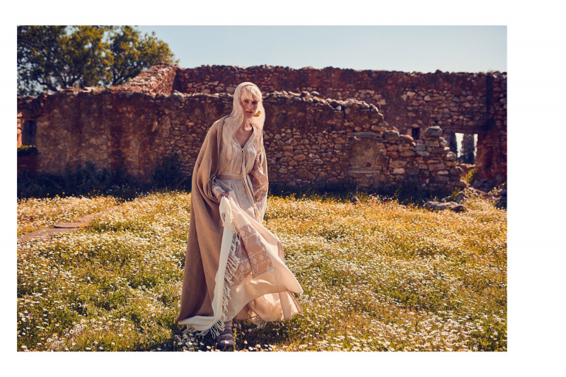 Lace advertisement for Spring/Summer 2019