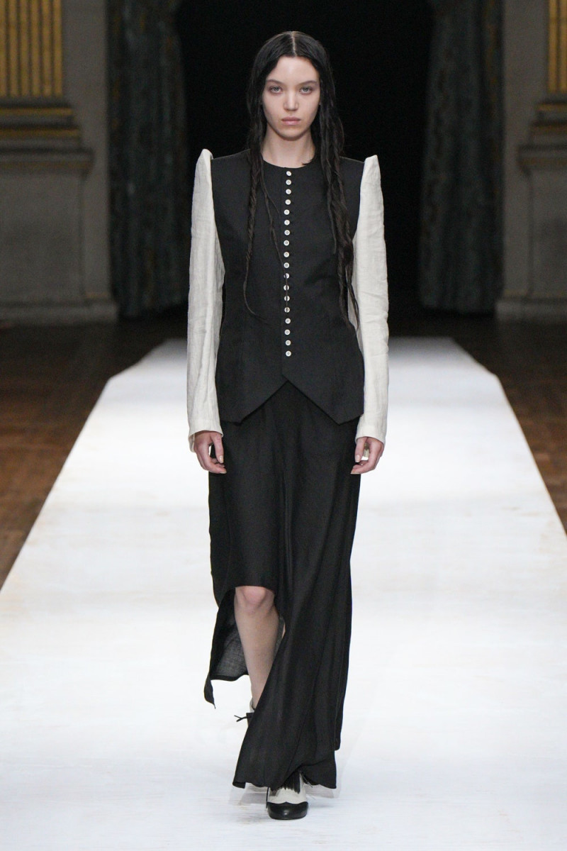 Yohji Yamamoto fashion show for Spring/Summer 2024