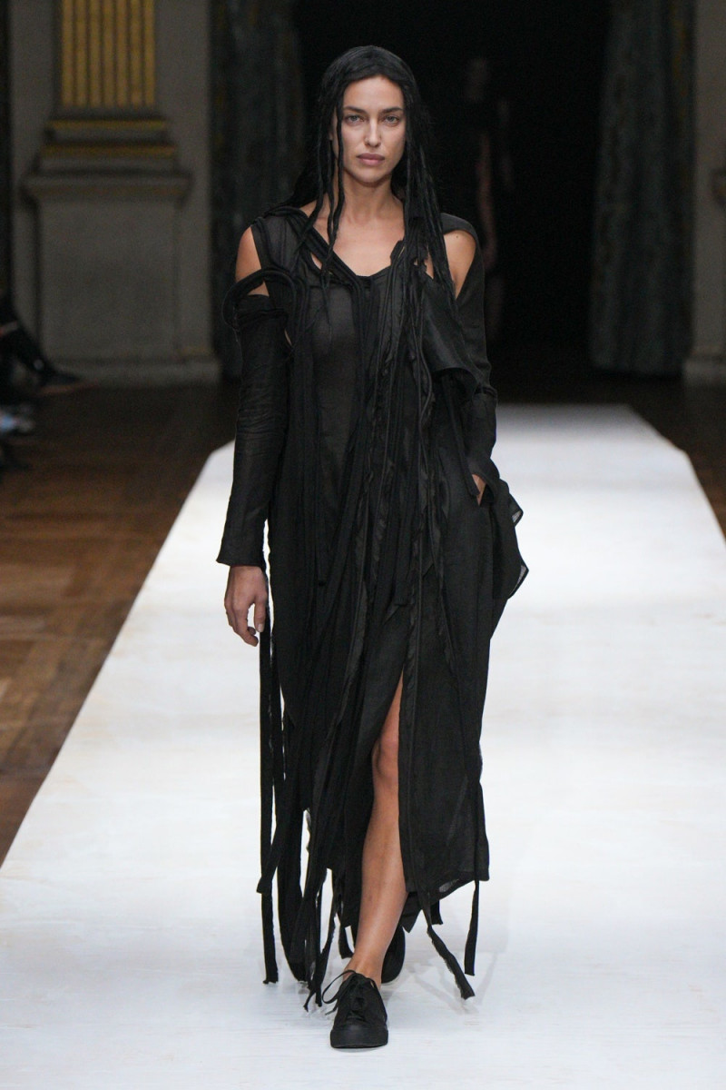 Irina Shayk featured in  the Yohji Yamamoto fashion show for Spring/Summer 2024