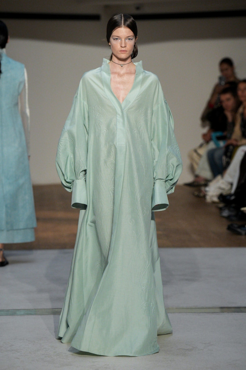 Mame Kurogouchi fashion show for Spring/Summer 2024