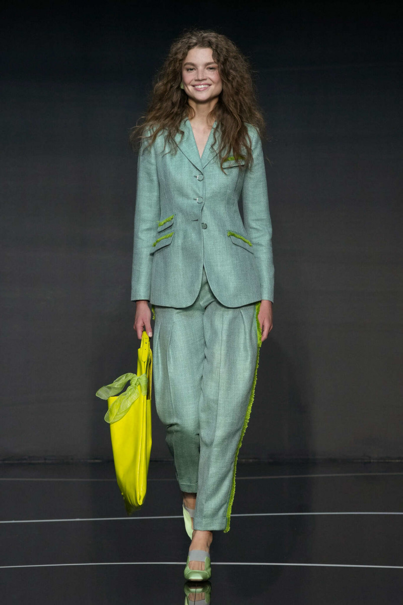 Liza Korol featured in  the Emporio Armani fashion show for Spring/Summer 2024