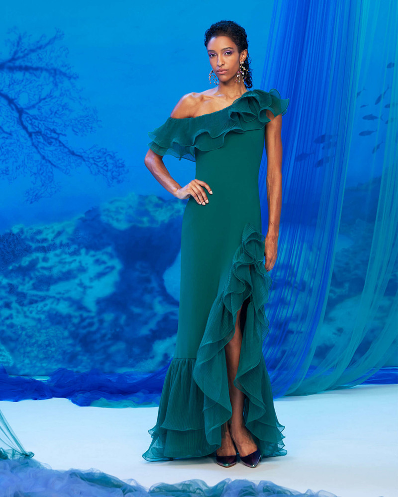 Tadashi Shoji fashion show for Spring/Summer 2024