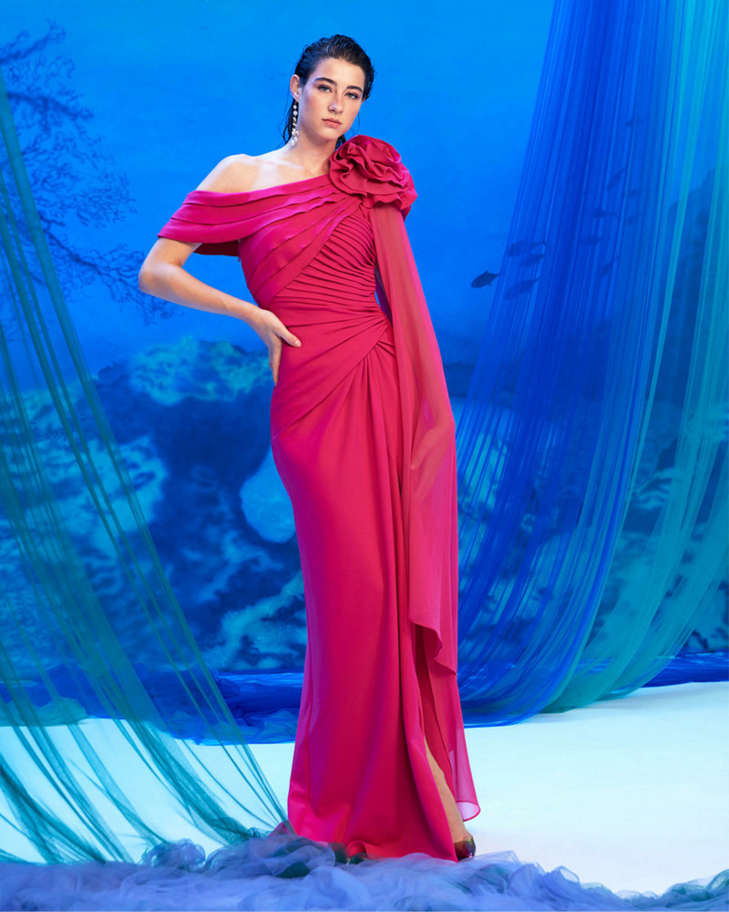 Tadashi Shoji fashion show for Spring/Summer 2024