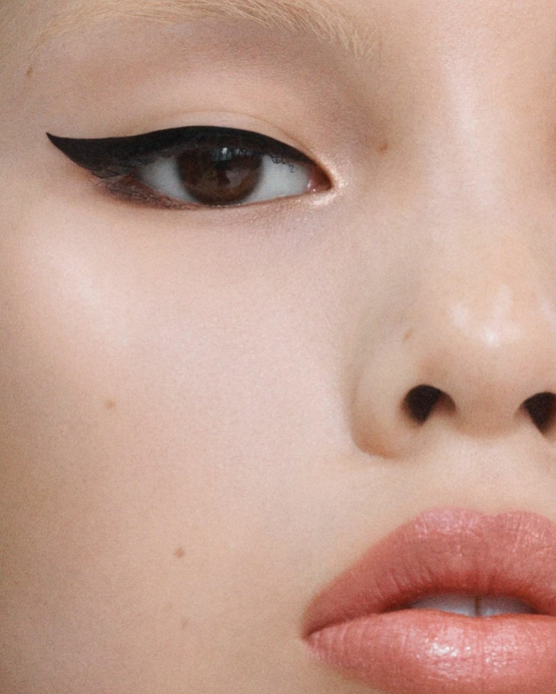 Maggie Yu featured in  the Burberry Beauty advertisement for Autumn/Winter 2020