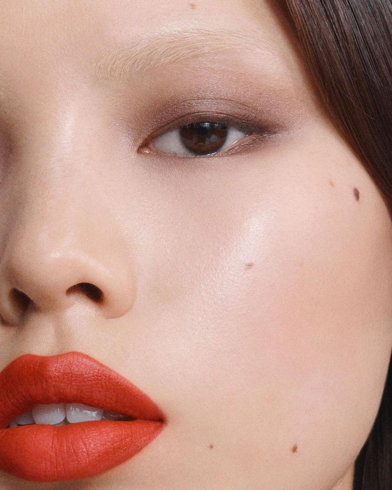 Maggie Yu featured in  the Burberry Beauty advertisement for Autumn/Winter 2020