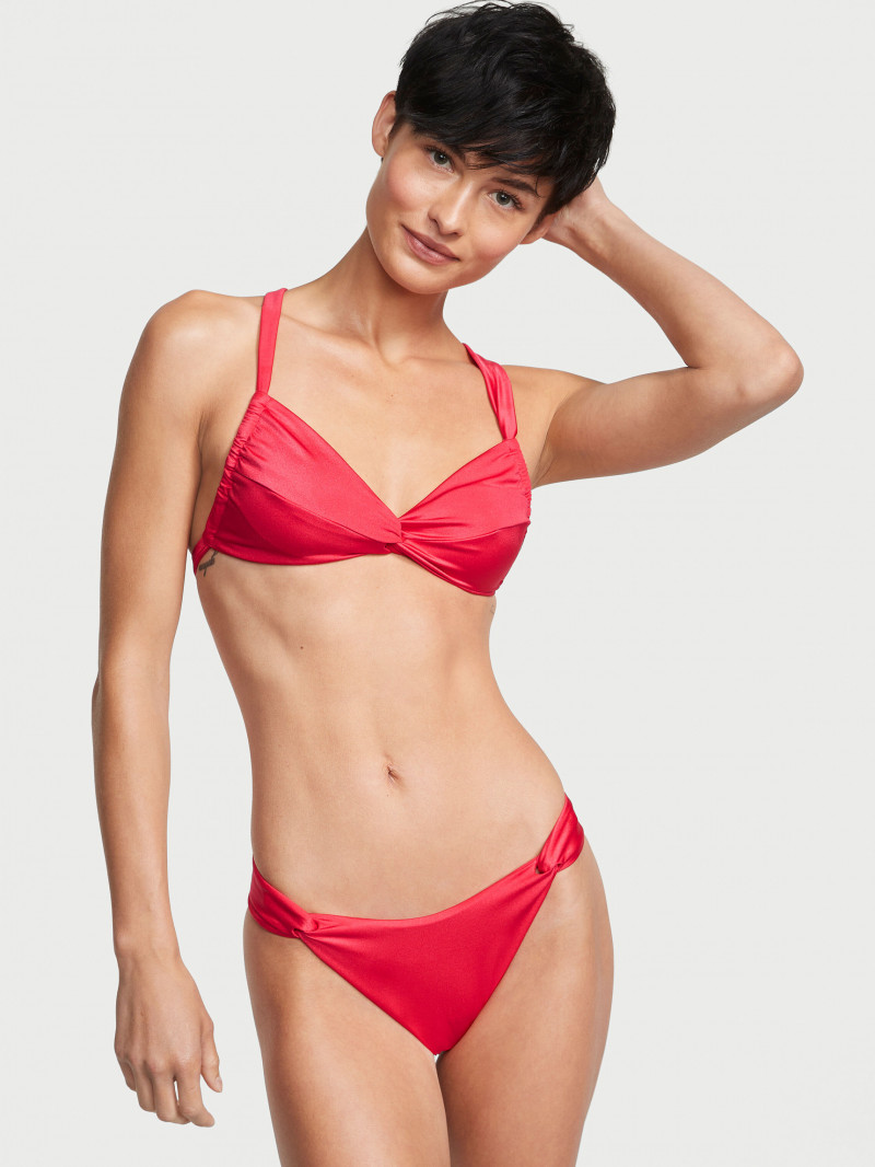 Grace Elizabeth featured in  the Victoria\'s Secret Swim catalogue for Spring/Summer 2023