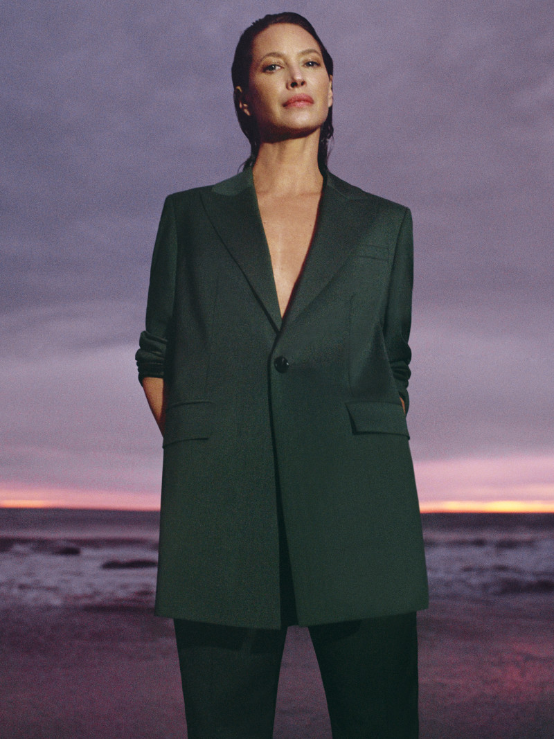 Christy Turlington featured in  the Cos Sweden advertisement for Spring/Summer 2022