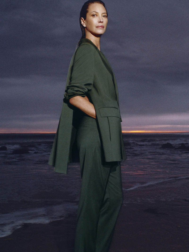 Christy Turlington featured in  the Cos Sweden advertisement for Spring/Summer 2022